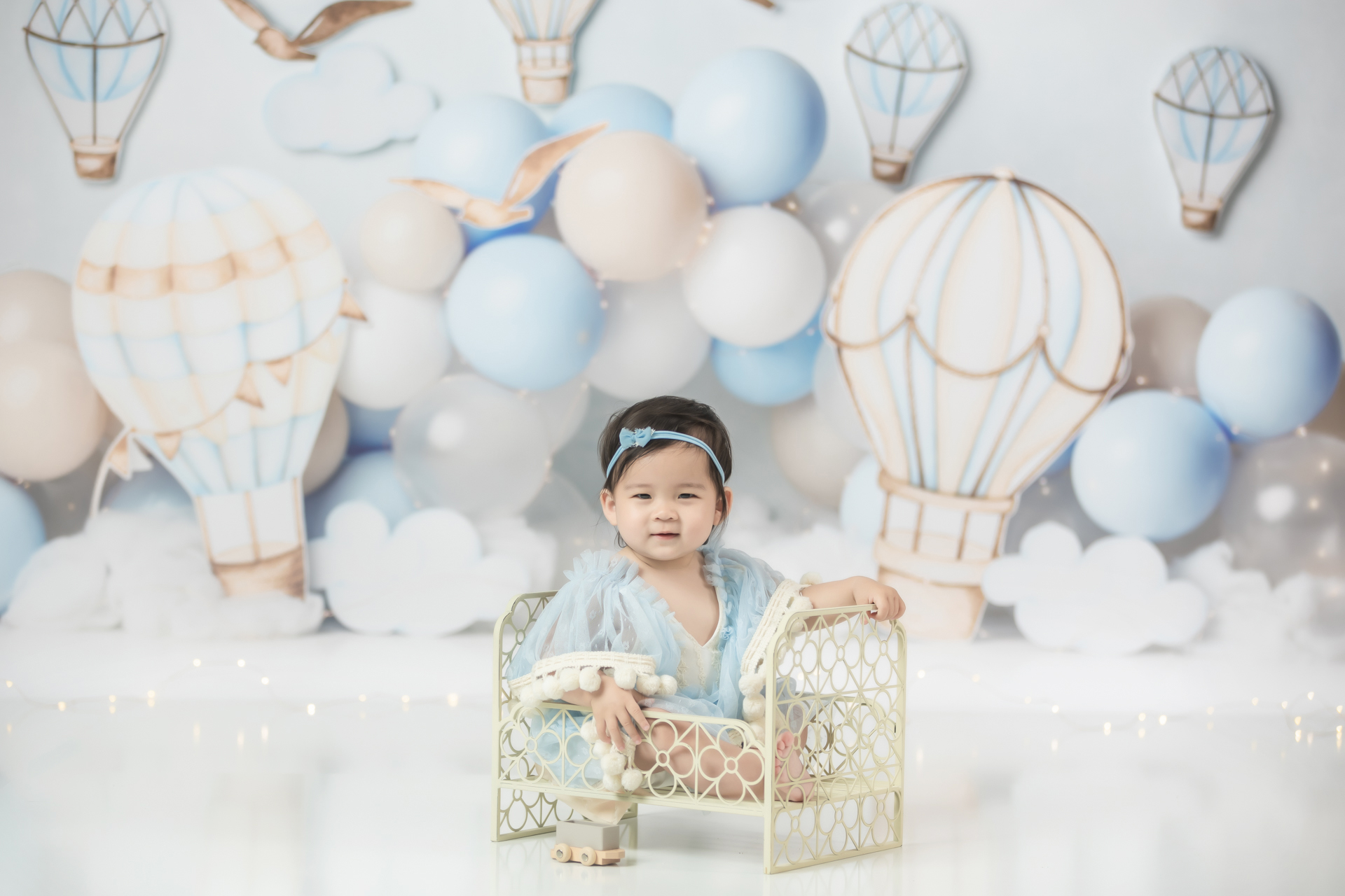 baby-girl-cake-smash-session-hot-air-balloon-theme-winston-salem-photographer