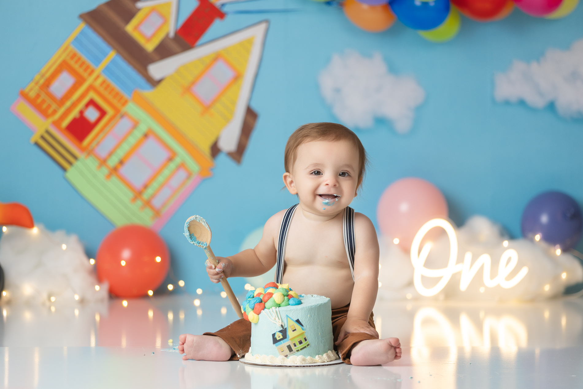Baby-russel-Up-movie-cake-smash-photo-session-first-birthday-triad-baby-photo-studio