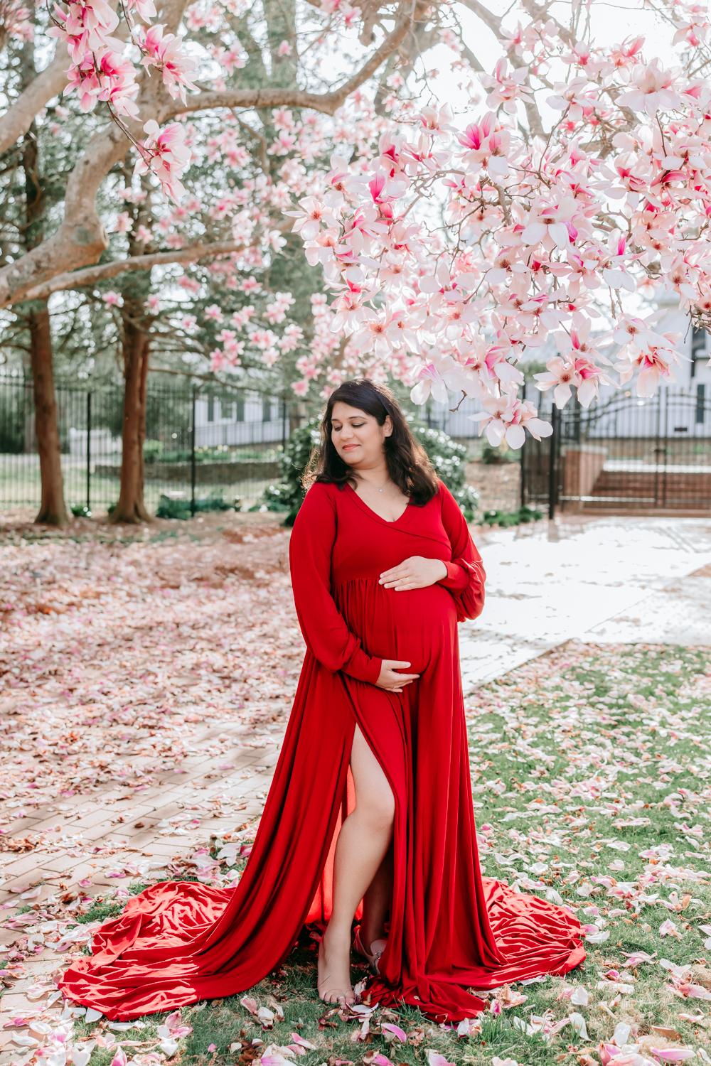 beautiful-maternity-mother-in-spring-blossom-tanglewood-park-winston-salem-family-photo-session