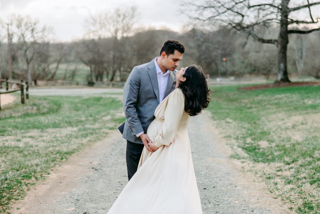 beautiful-maternity-mother-in-spring-blossom-tanglewood-park-winston-salem-family-photo-session
