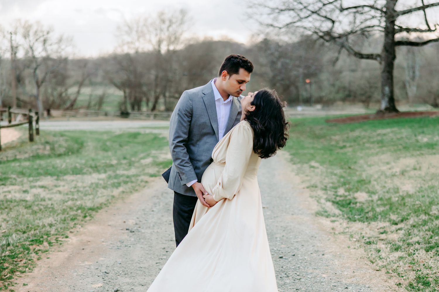 beautiful-maternity-mother-in-spring-blossom-tanglewood-park-winston-salem-family-photo-session