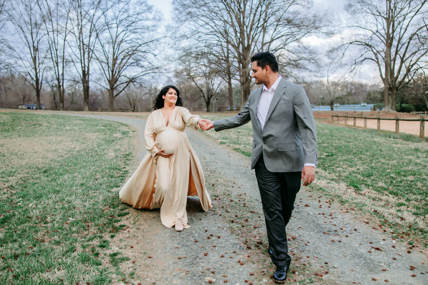 beautiful-maternity-mother-in-spring-blossom-tanglewood-park-winston-salem-family-photo-session