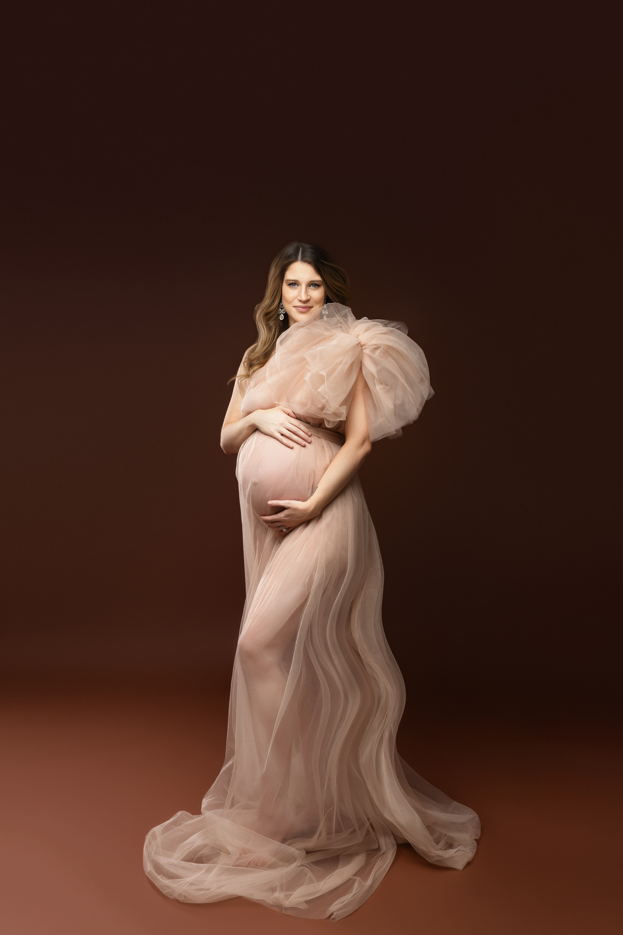 maternity-mother-fine-art-chestnut-color-background-photoshoot-winston-salem-maternity-portrait-photographer