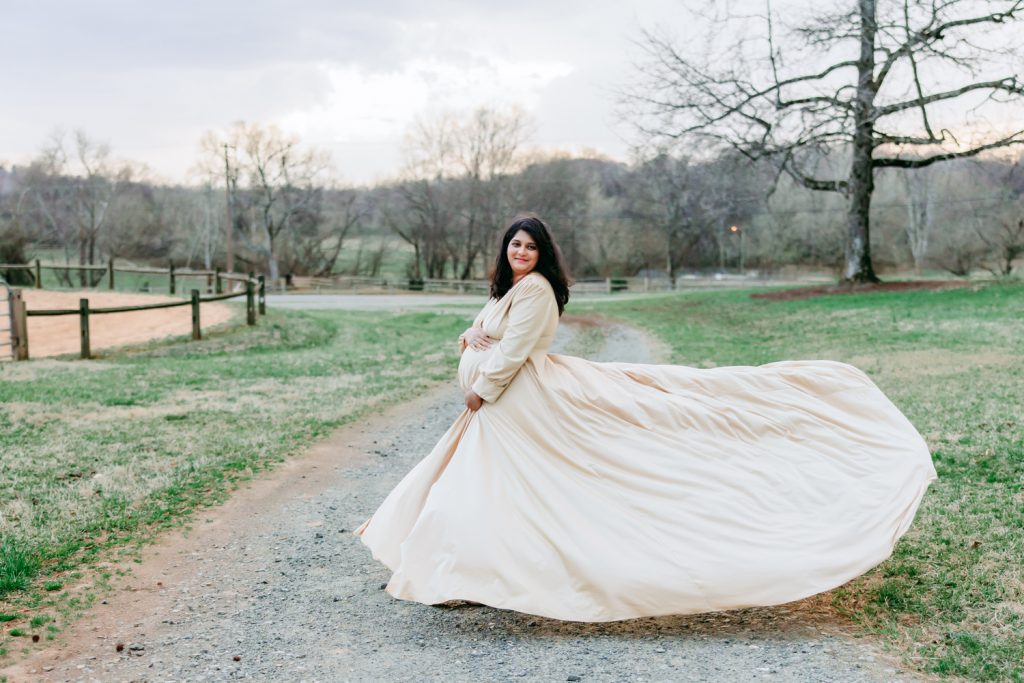 beautiful-maternity-mother-in-spring-blossom-tanglewood-park-winston-salem-family-photo-session