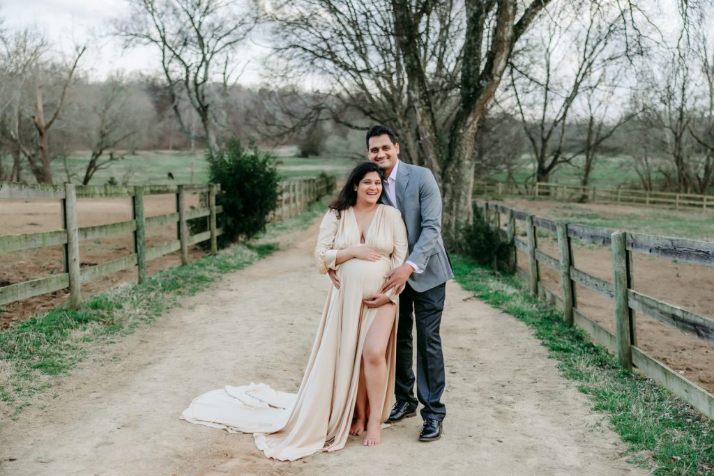 beautiful-maternity-mother-in-spring-blossom-tanglewood-park-winston-salem-family-photo-session