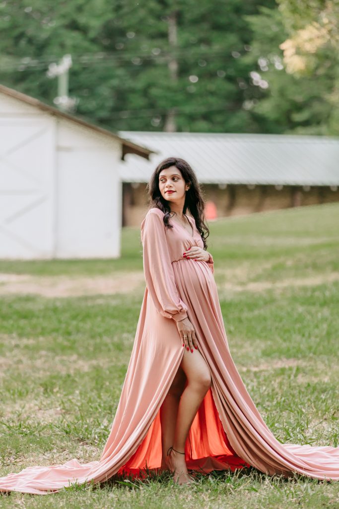 reynolda-garden-maternity-session-pregnant-mother-winston-salem-family-photographer
