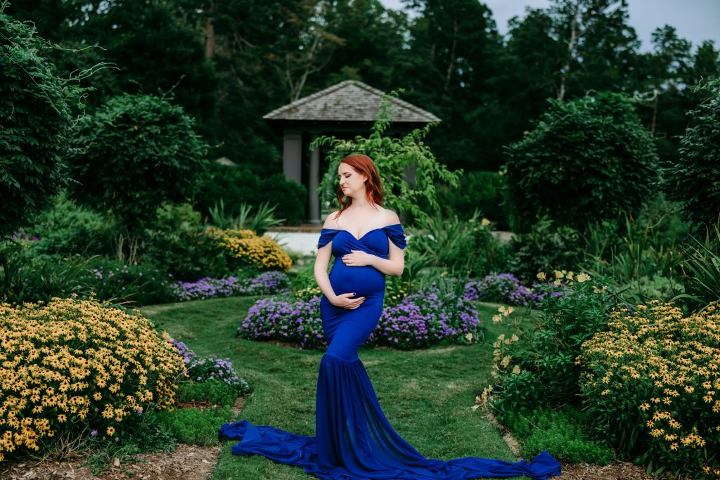 reynolda-garden-maternity-session-pregnant-mother-wearing-blue-fitted-dress-in-front-of-garden-gazebo-winston-salem-family-photographer