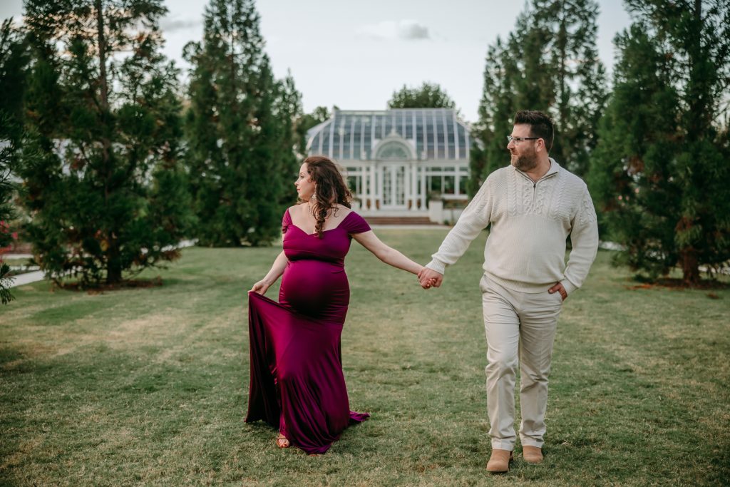 reynolda-garden-maternity-session-pregnant-mother-winston-salem-family-photographer